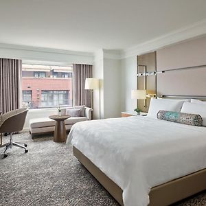 Deluxe King Room Courtyard View
